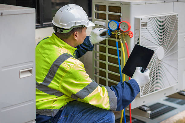 Professional Hvac technician working in Kempton, IN